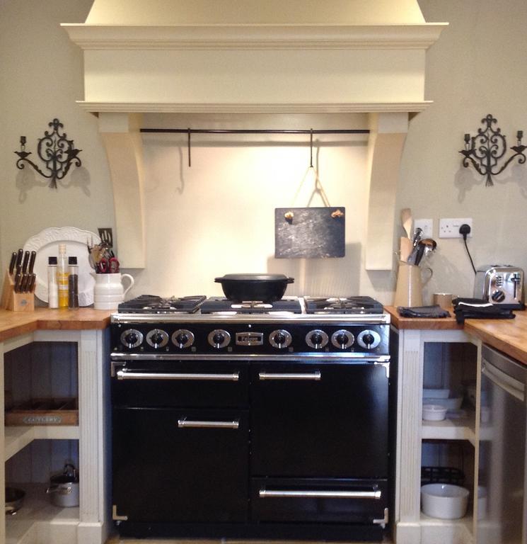 Oundle Bespoke Apartments Bagian luar foto