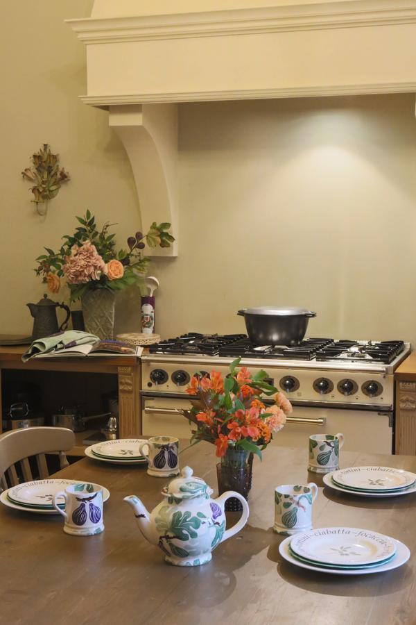 Oundle Bespoke Apartments Bagian luar foto