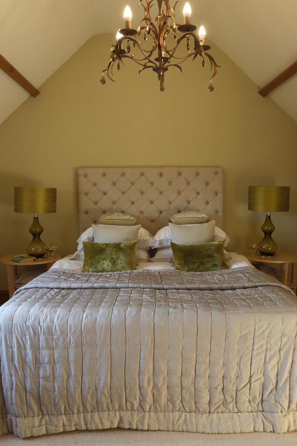 Oundle Bespoke Apartments Bagian luar foto