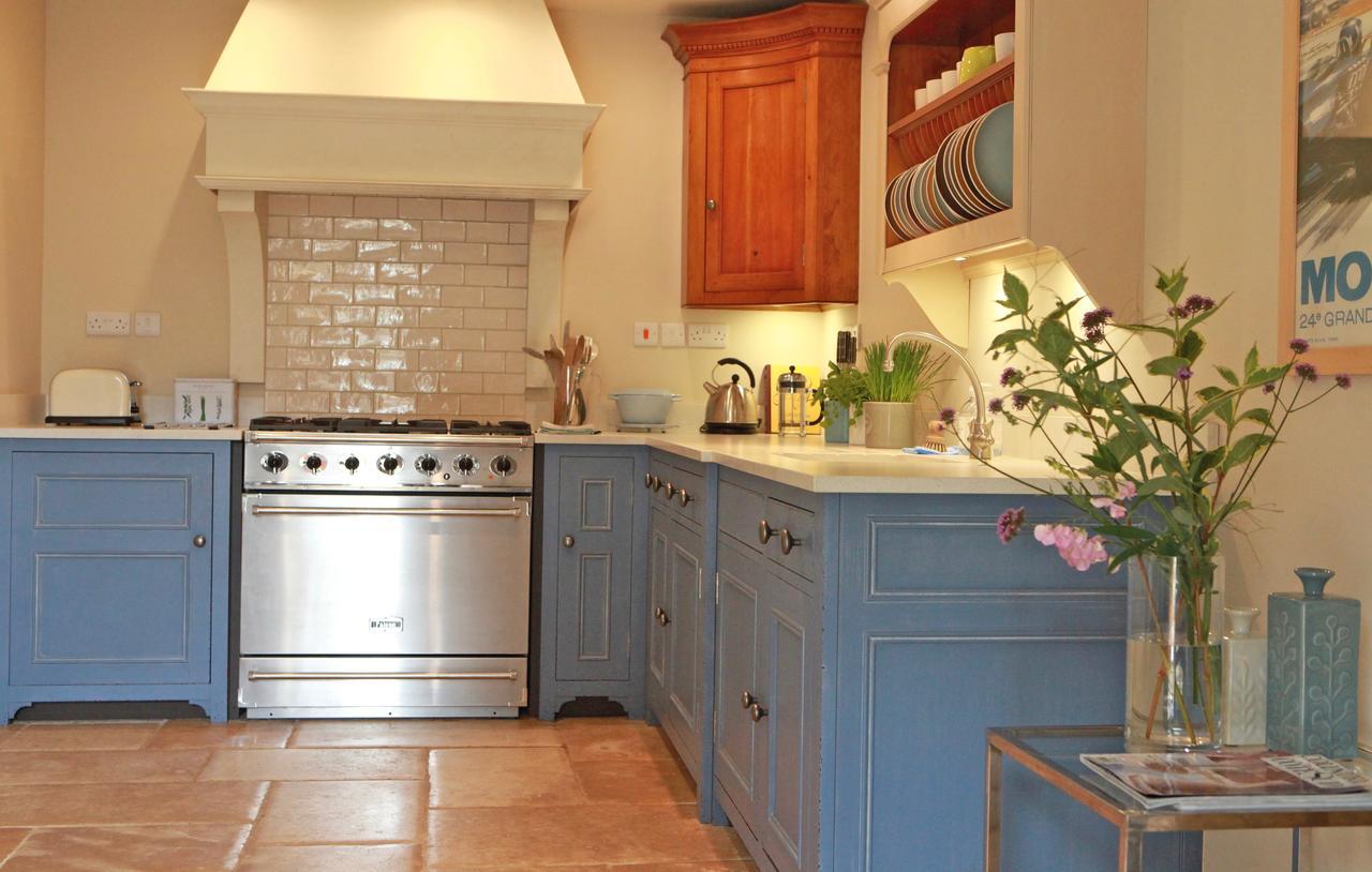 Oundle Bespoke Apartments Bagian luar foto