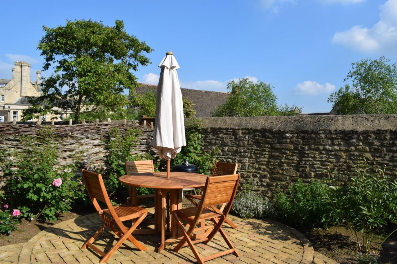 Oundle Bespoke Apartments Bagian luar foto